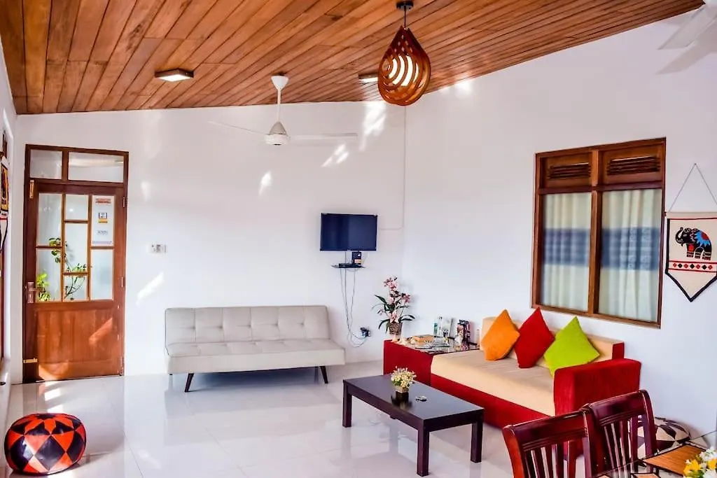 Saru Holiday Apartment - Upto 6 Guests كاندي