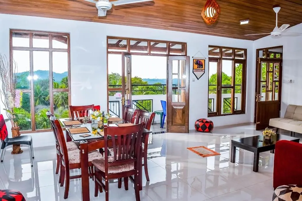 Saru Holiday Apartment - Upto 6 Guests كاندي